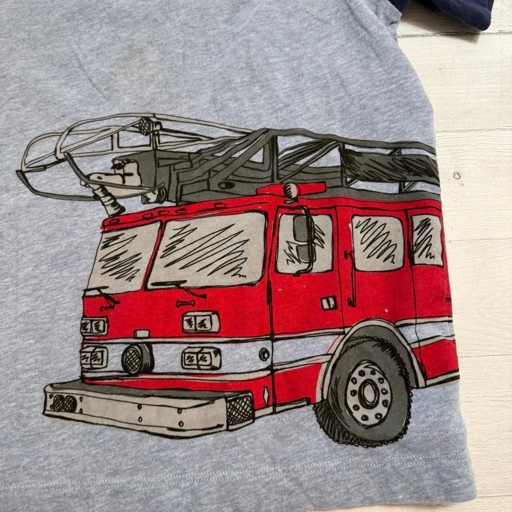 Hanna Andersson kids fire‎ truck short sleeve shirt 130/8